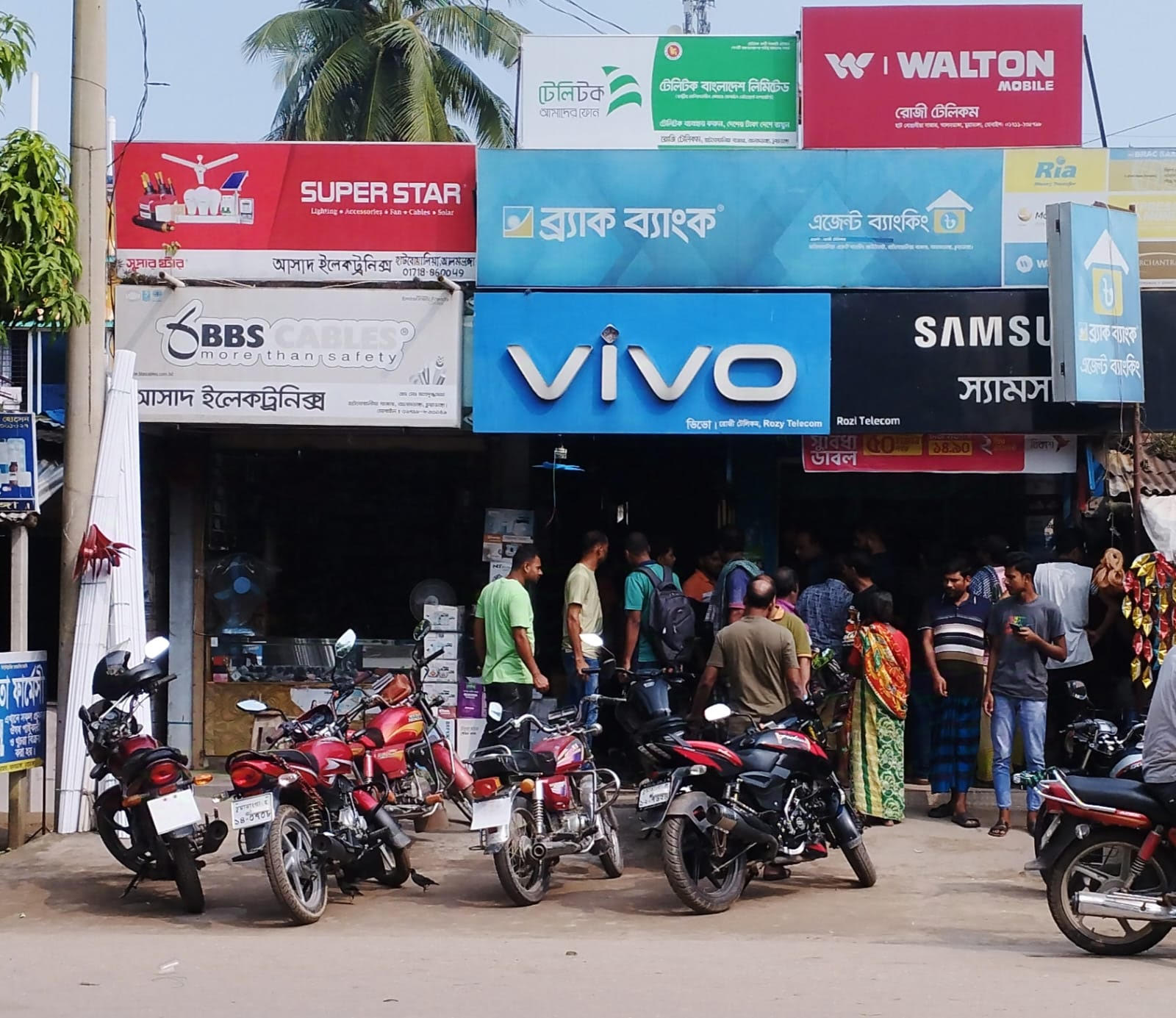 হাটবোয়ালিয়ায় সকালবেলা দুর্ধর্ষ চুরি