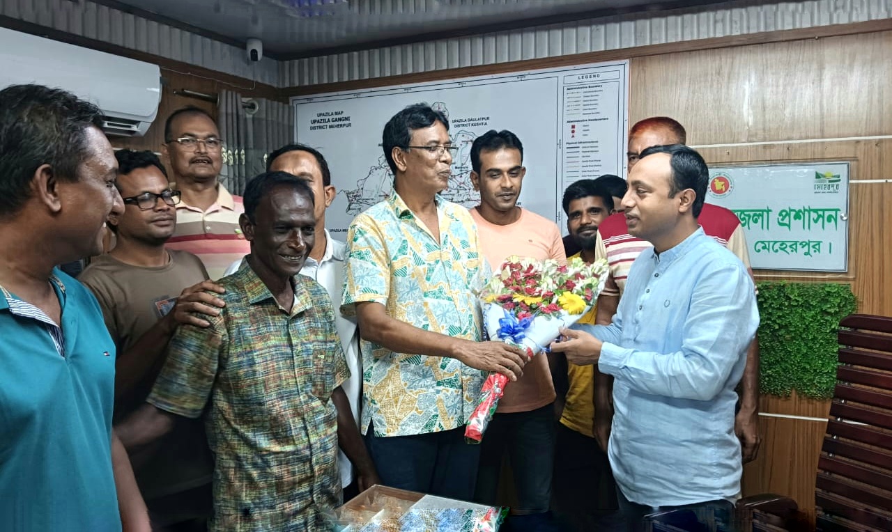গাংনীর ইউএনওর সাথে বিএনপির শুভেচ্ছা বিনিময়
