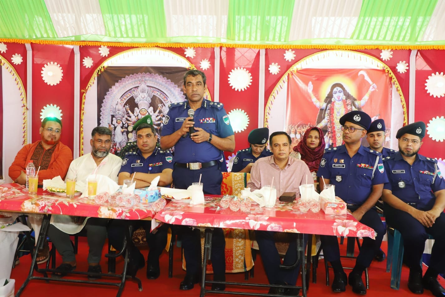 চুয়াডাঙ্গায় সনাতন ধর্মাবলম্বীদের সাথে মতবিনিময়কালে খুলনা রেঞ্জ ডিআইজি রেজাউল হক