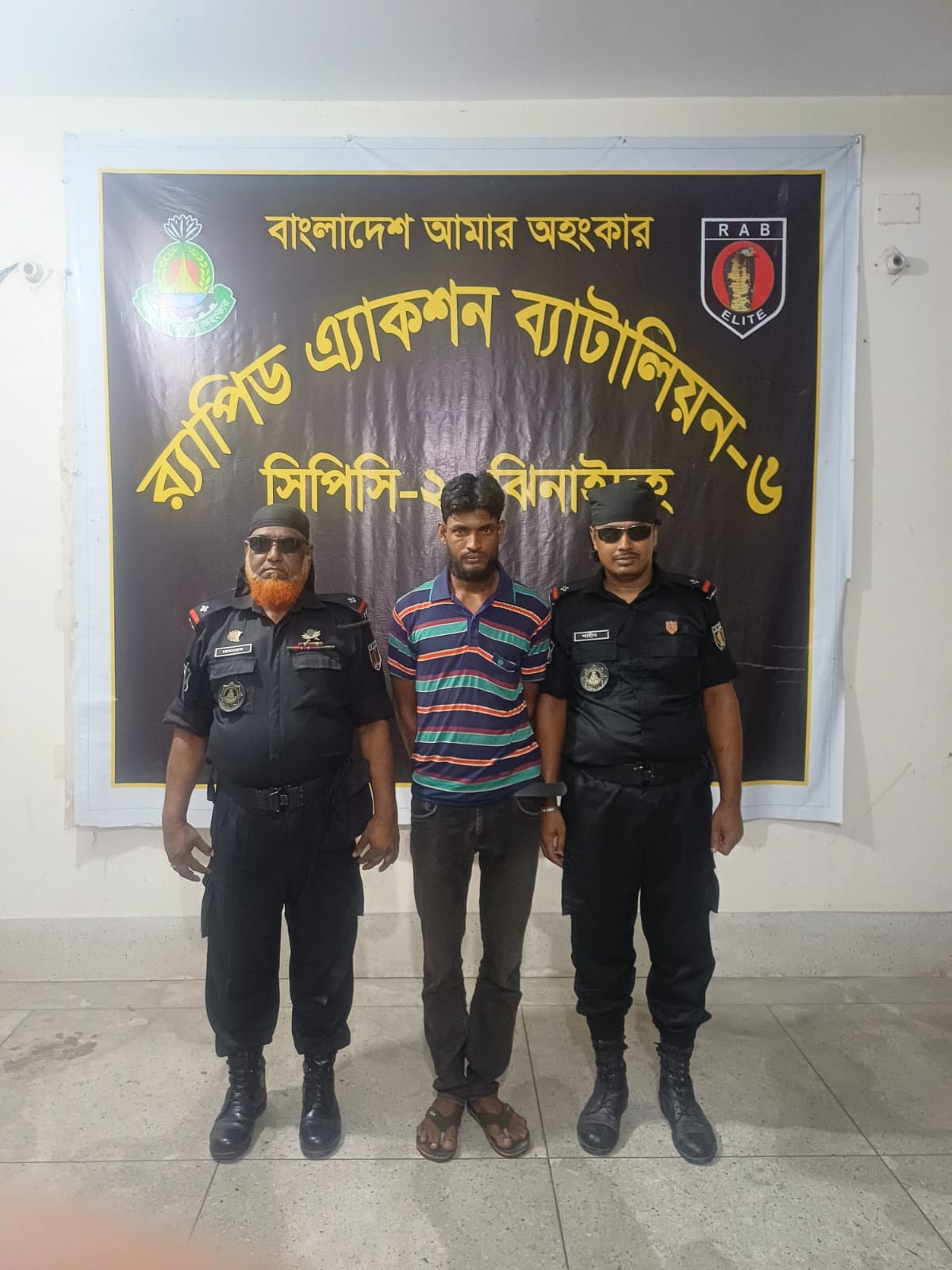 ৪৩ বোতল ফেনসিডিলসহ জীবননগরের শরিফুল আটক