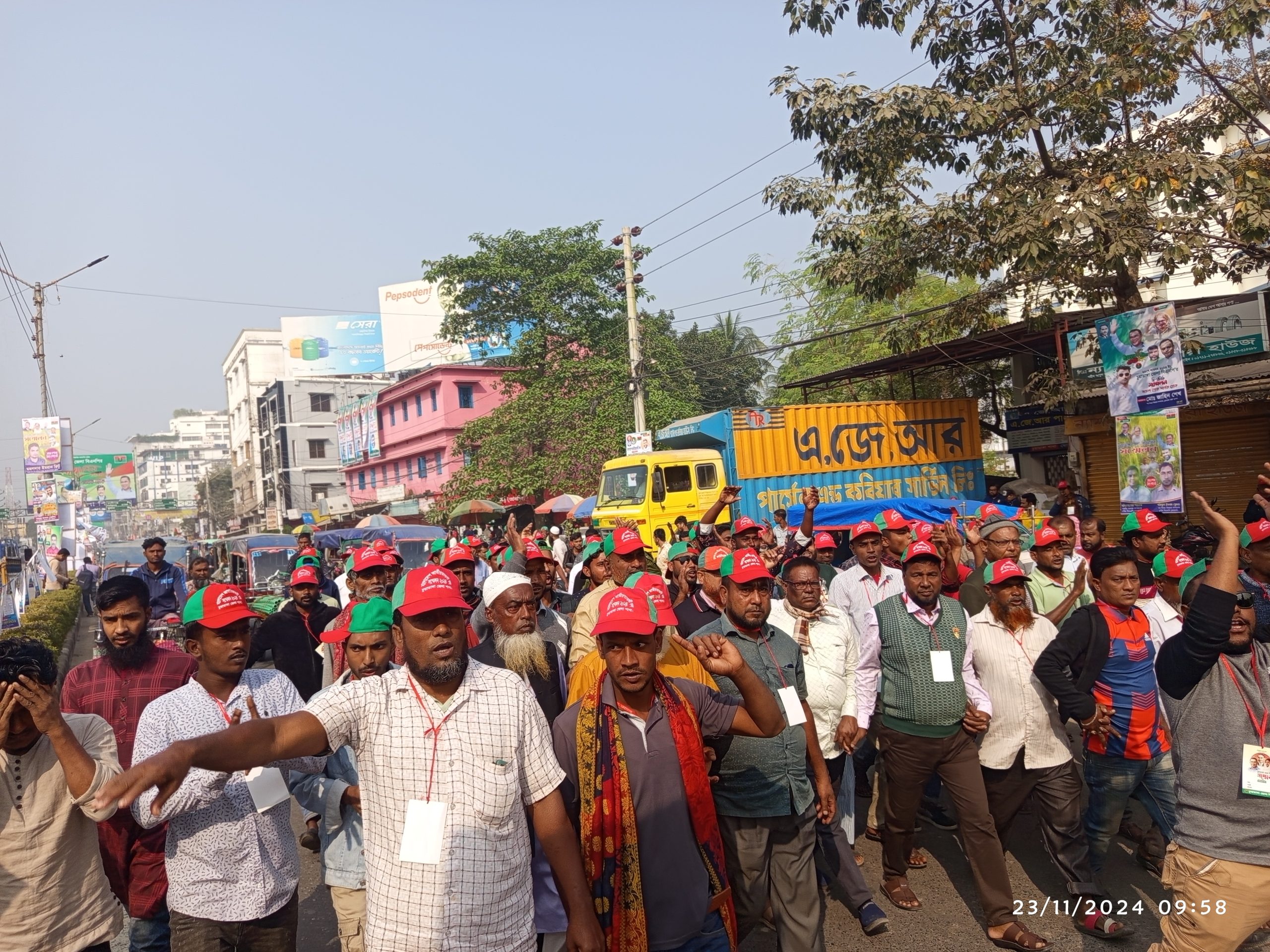 ছোট বড় র‌্যালিতে নেতা-কর্মীদের স্লোগানে মুখর