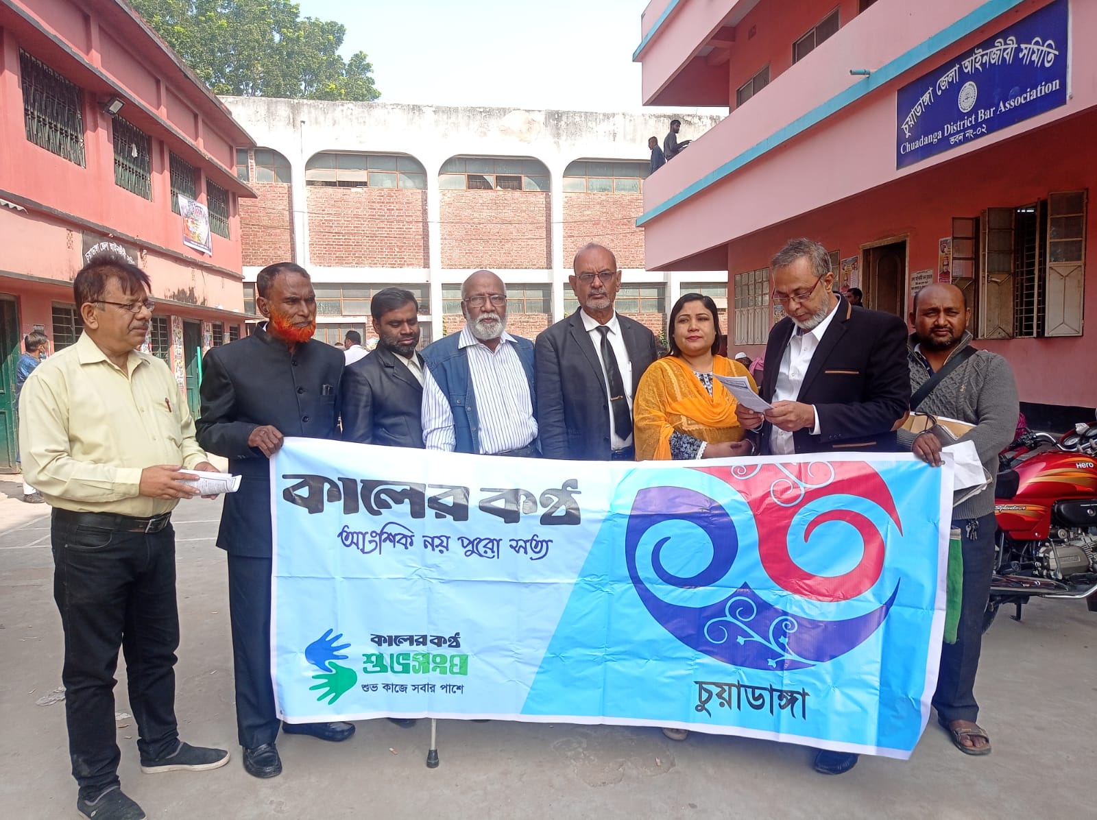 চুয়াডাঙ্গায় মাথাভাঙ্গা নদী বাচাতে হ্যান্ডবিল বিতরণ