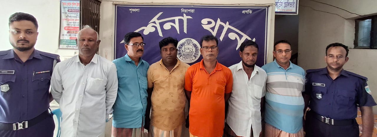 চুয়াডাঙ্গা জেলার বিভিন্ন স্থানে পুলিশের বিশেষ অভিযানে আ.লীগের ৬ নেতা-কর্মীসহ গ্রেপ্তার ১২