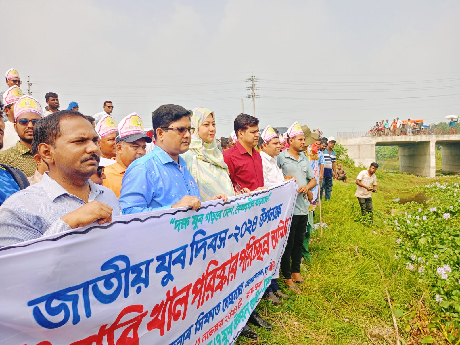 জাতীয় যুব দিবসে মেহেরপুরে পরিষ্কার-পরিচ্ছন্ন অভিযান