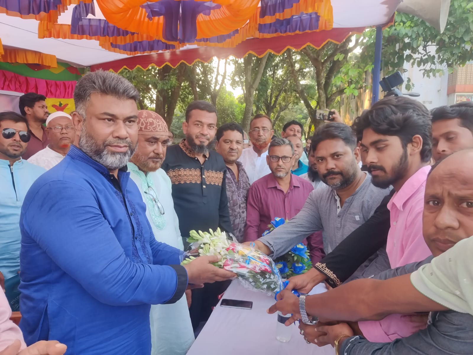 আলমডাঙ্গার ঘোলদাঁড়িতে ফুটবল টুর্নামেন্টের উদ্বোধনকালে বিএনপি নেতা শরীফ