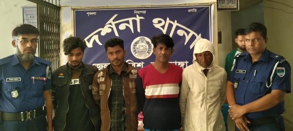 দর্শনায় নারী নির্যাতন মামলার সাজাপ্রাপ্ত আসামিসহ গ্রেপ্তার ৪