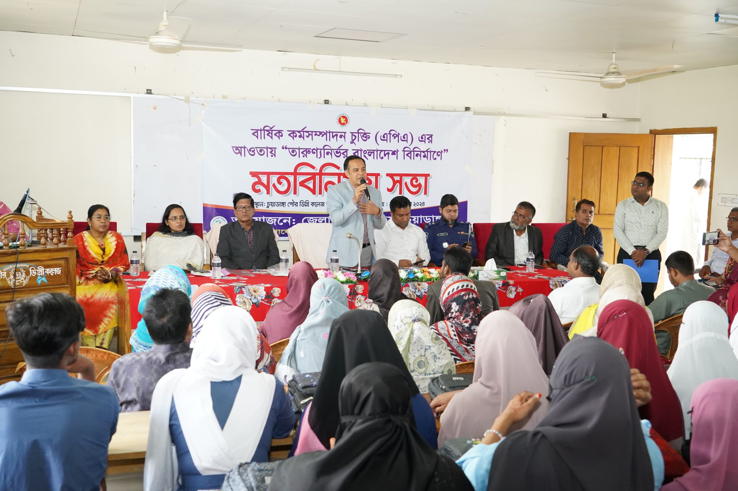 চুয়াডাঙ্গায় তারুণ্য নির্ভর বাংলাদেশ বিনির্মাণে মতবিনিময় সভায় ডিসি জহিরুল ইসলাম