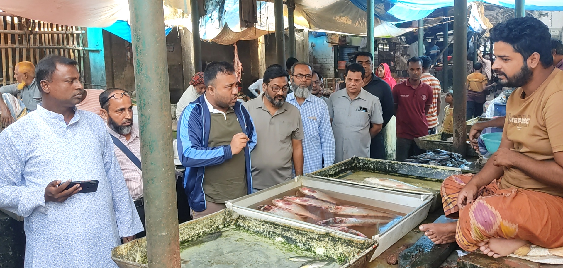 দর্শনা বাজার পরিদর্শন করলেন পৌর প্রশাসক তাসফিকুর রহমান