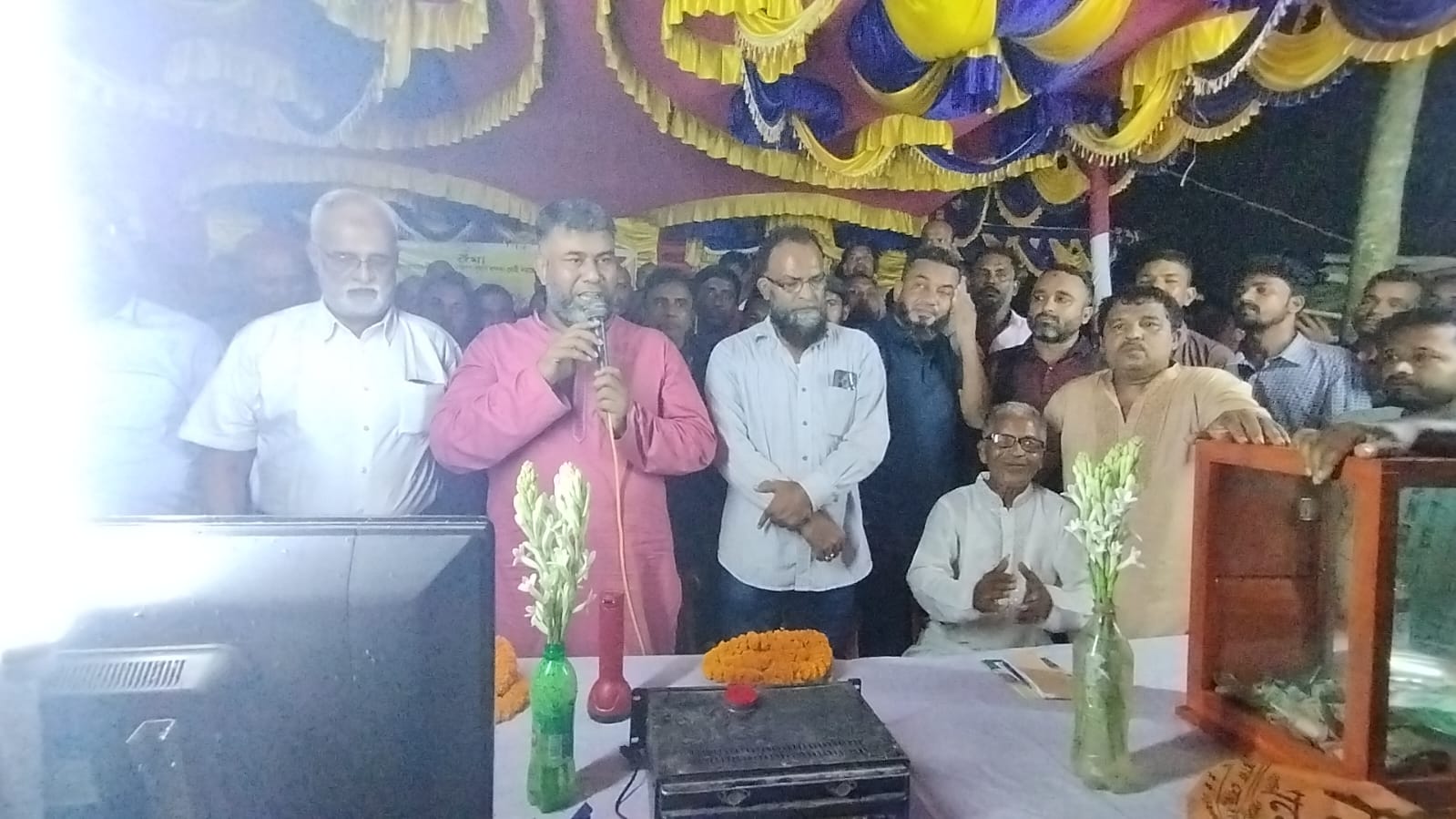 চুয়াডাঙ্গার ভান্ডারদহে পূজামণ্ডপ পরিদর্শনকালে বিএনপি নেতা শরীফুজ্জামান শরীফ