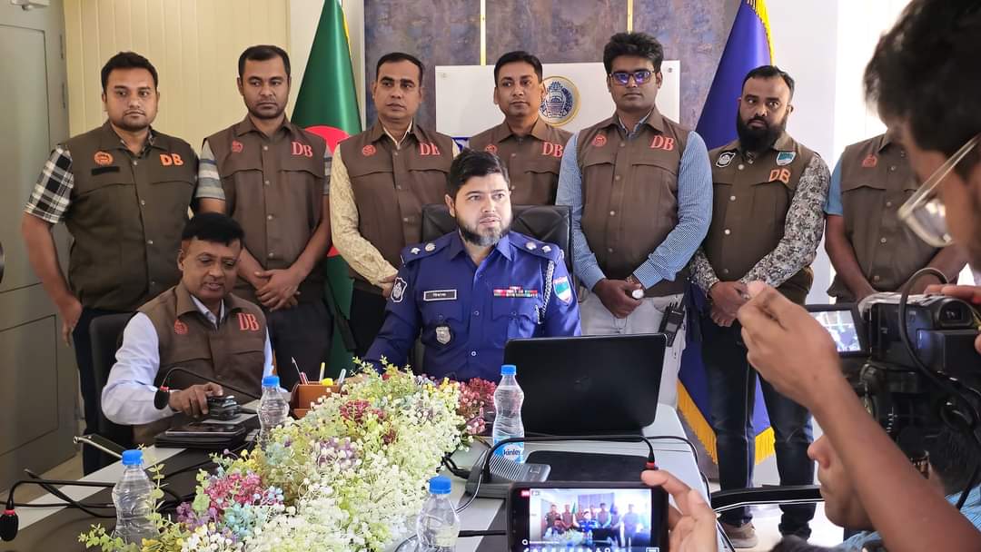 চুয়াডাঙ্গায় পান বরজের ঝোপে মুন্নির লাশ; জেলা পুলিশের সংবাদ সম্মেলন