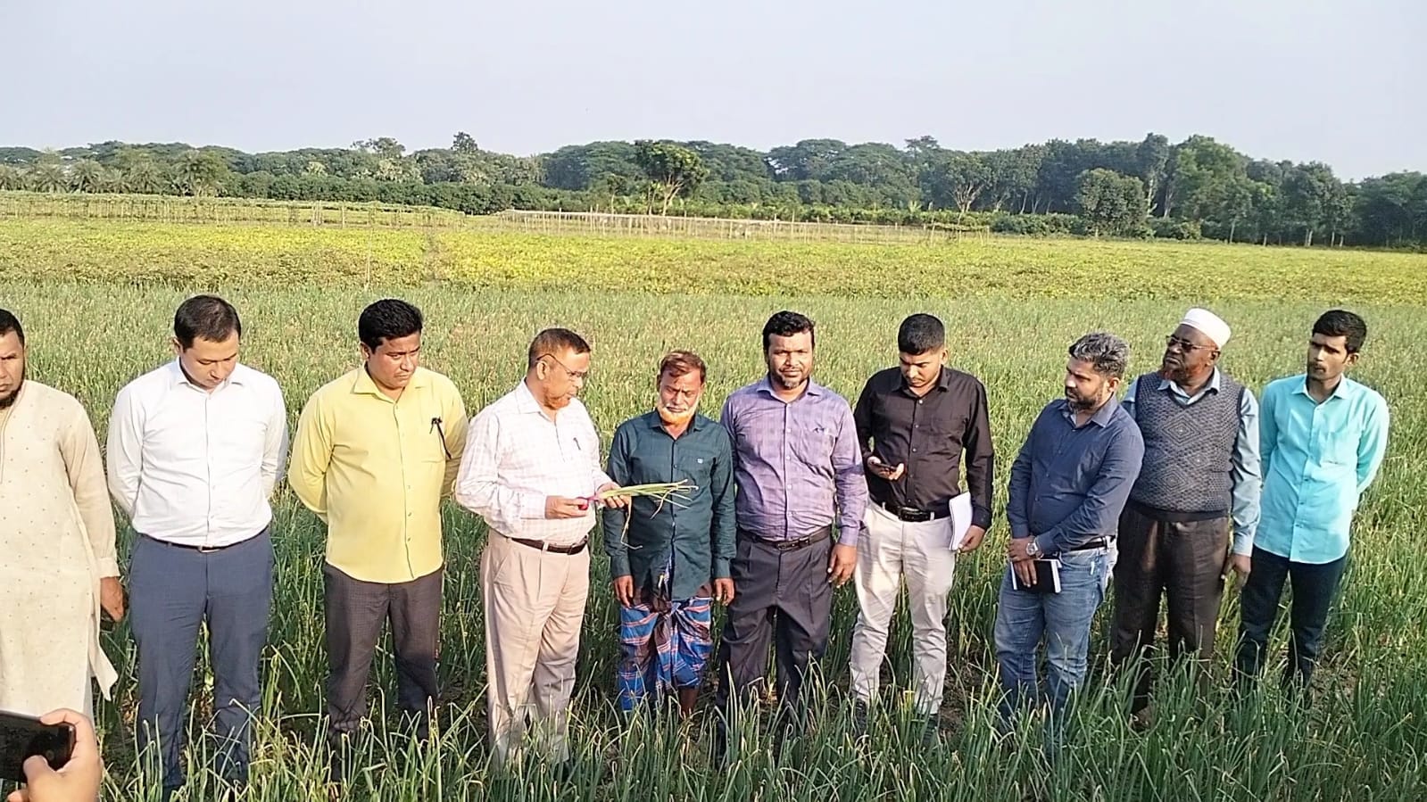 জীবননগরে গ্রীষ্মকালীন পেঁয়াজের মাঠ দিবস
