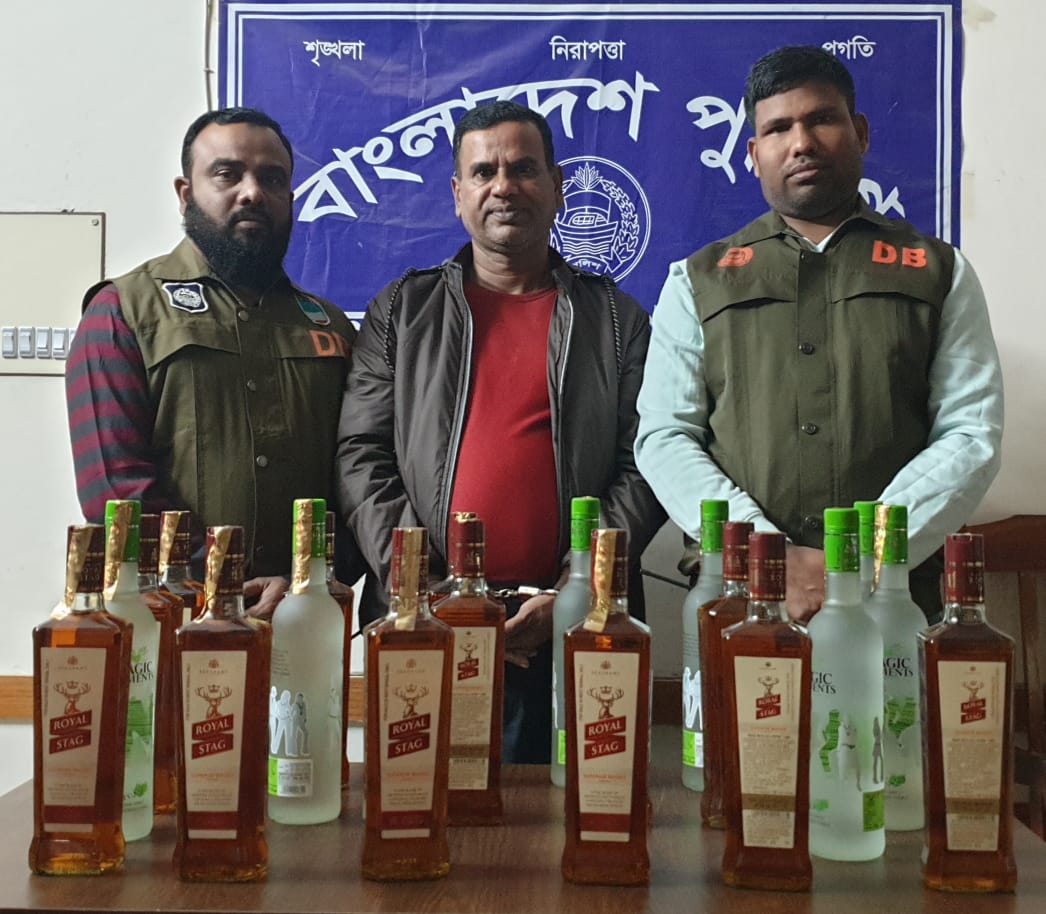 ২০ বোতল ভারতীয় মদসহ একজন আটক