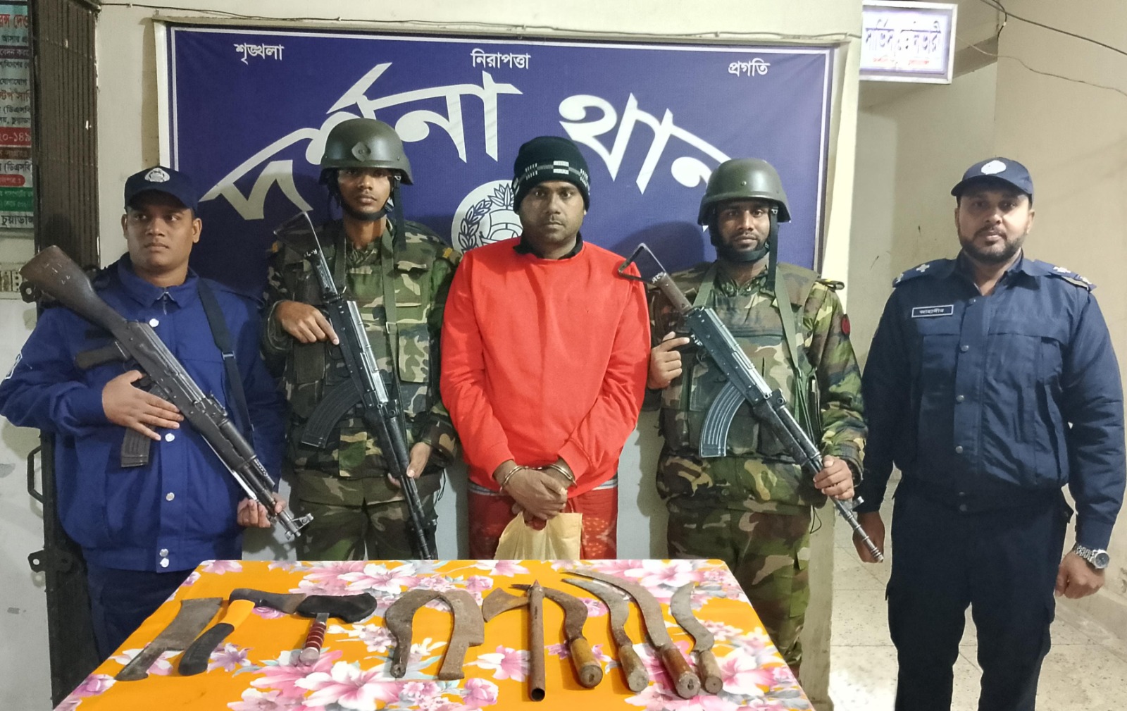 দর্শনায় দেশীয় অস্ত্রসহ যুবদল নেতা মিল্টন গ্রেপ্তার