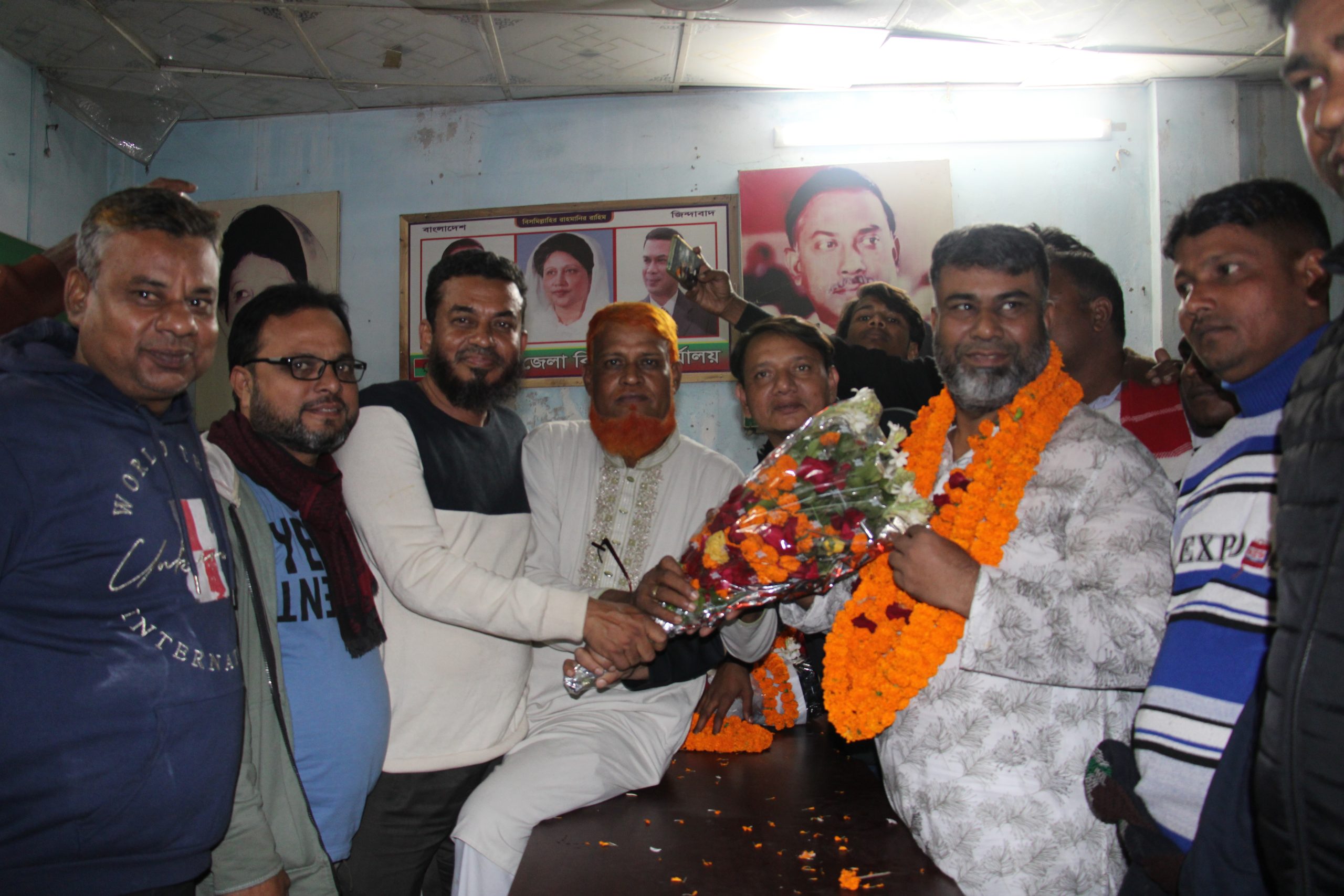 দিনব্যাপী মুখর সদ্য দায়িত্বপ্রাপ্ত সম্পাদকের বাসভবন ও কার্যালয়