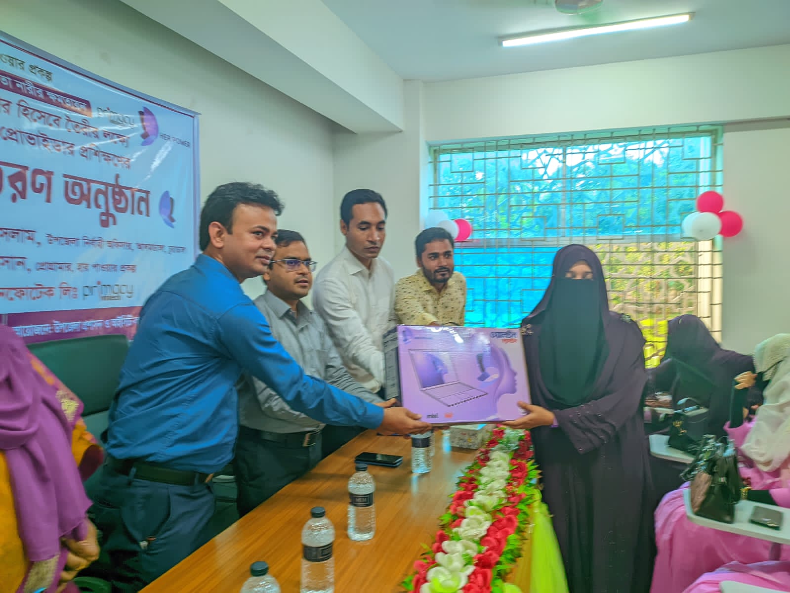 আলমডাঙ্গায় নারী ফ্রিল্যান্সার তৈরির লক্ষ্যে ল্যাপটপ বিতরণ