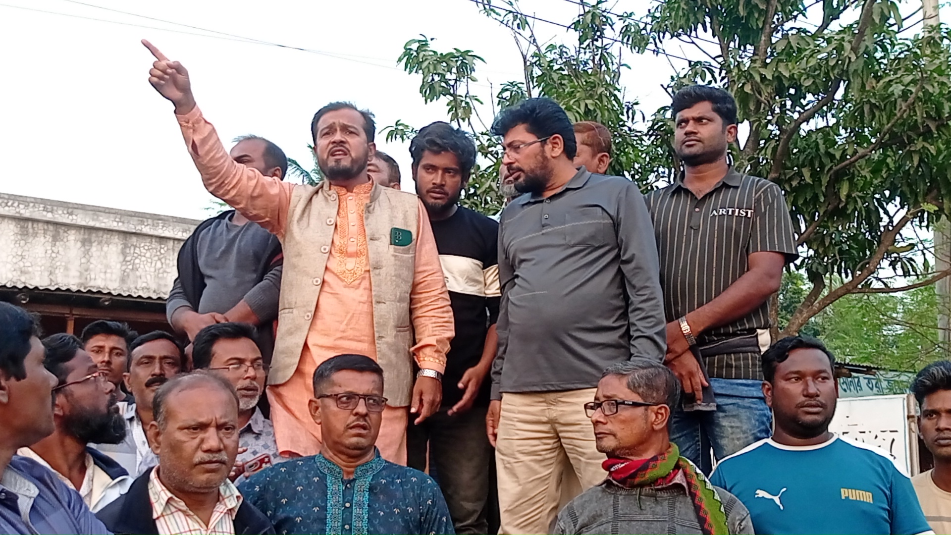সেক্রেটারি প্রার্থী শরীফুজ্জামানের সমর্থনে মিছিল-শোডাউন