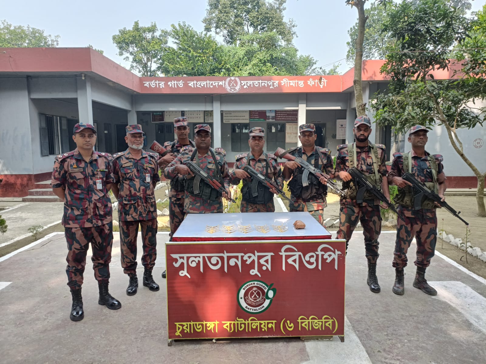 দর্শনায় ৪০ লাখ টাকা মূল্যের সোনার গহনা আটক