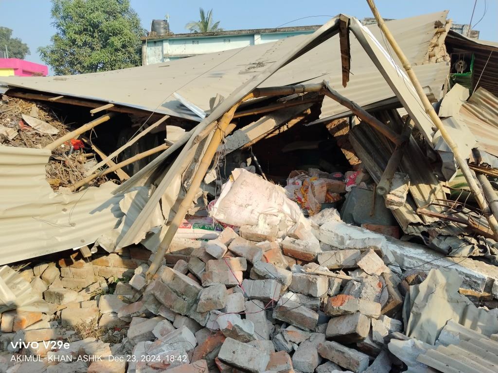 গড়াইটুপিতে রাতের আঁধারে ভাংড়ির দোকান ভাঙচুর