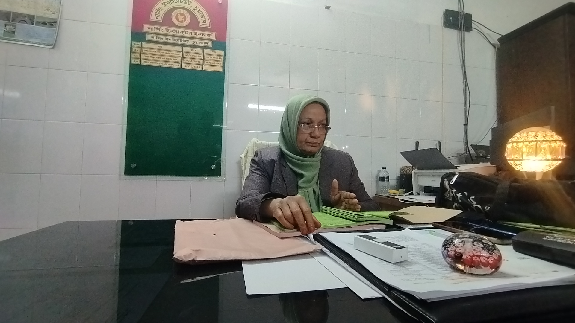 শিক্ষার্থীদের ভয় দেখিয়ে সাদা কাগজে সই গ্রহণ
