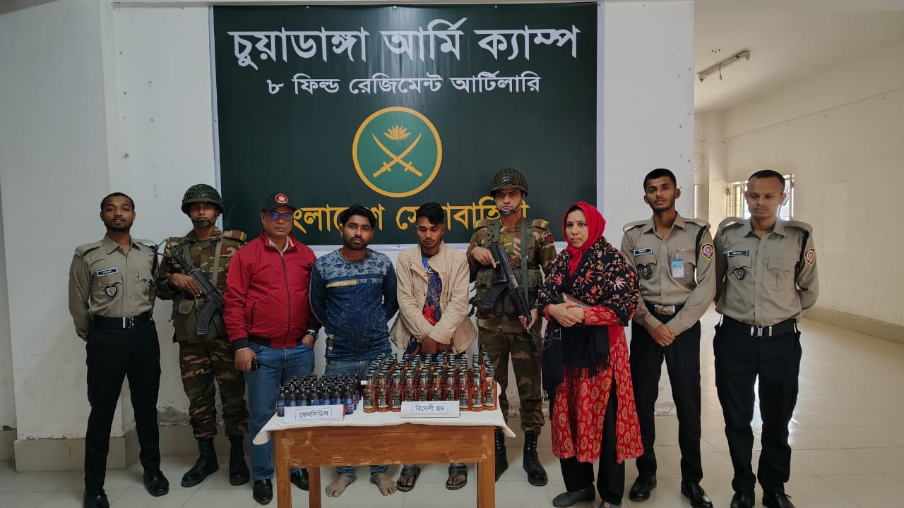 ভারতীয় মদ ব্লাক হান্ট ও ফেনসিডিলসহ আটক দুই