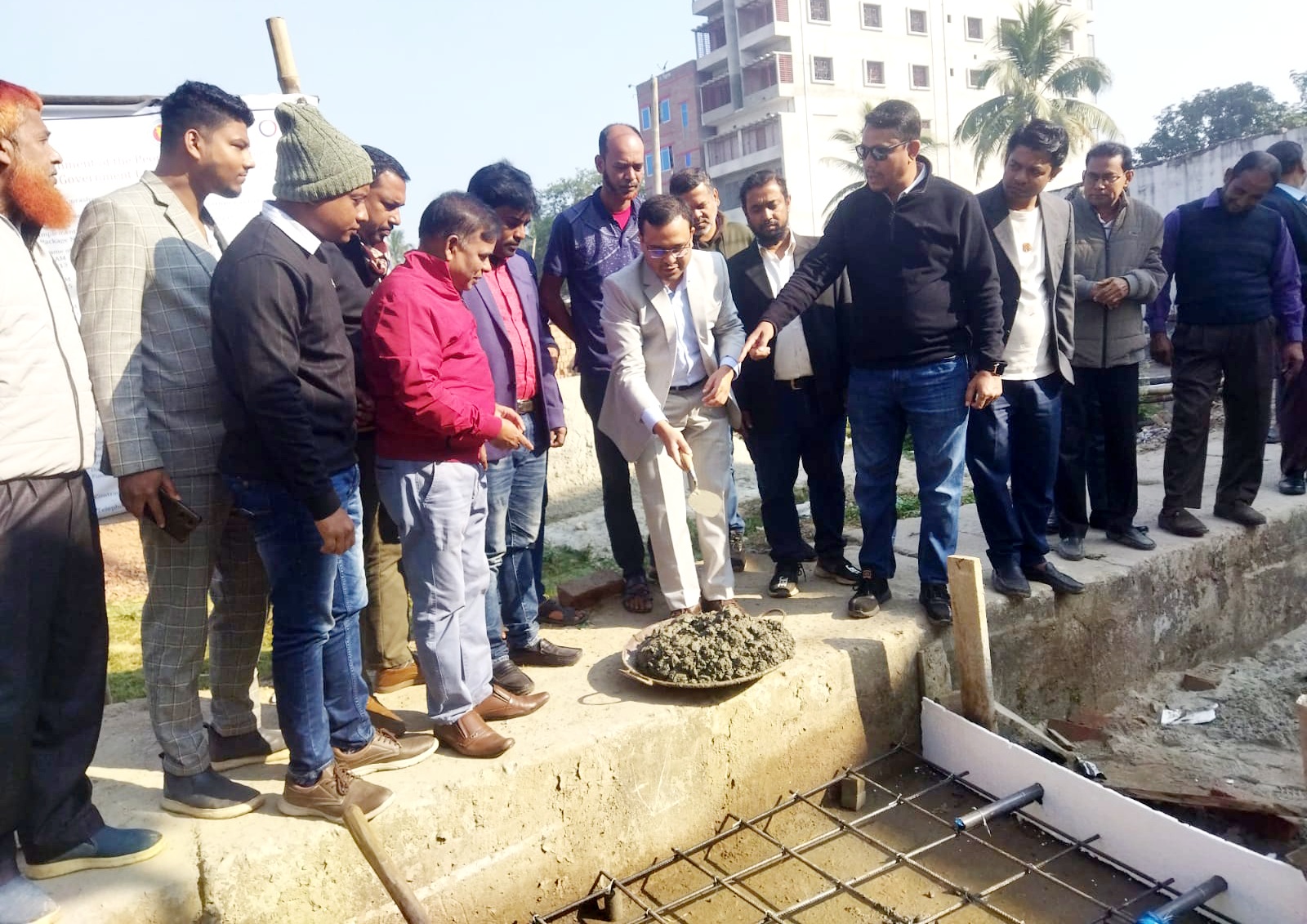 আলমডাঙ্গা পৌরসভার সামনের রাস্তা নির্মাণ কাজের উদ্বোধন