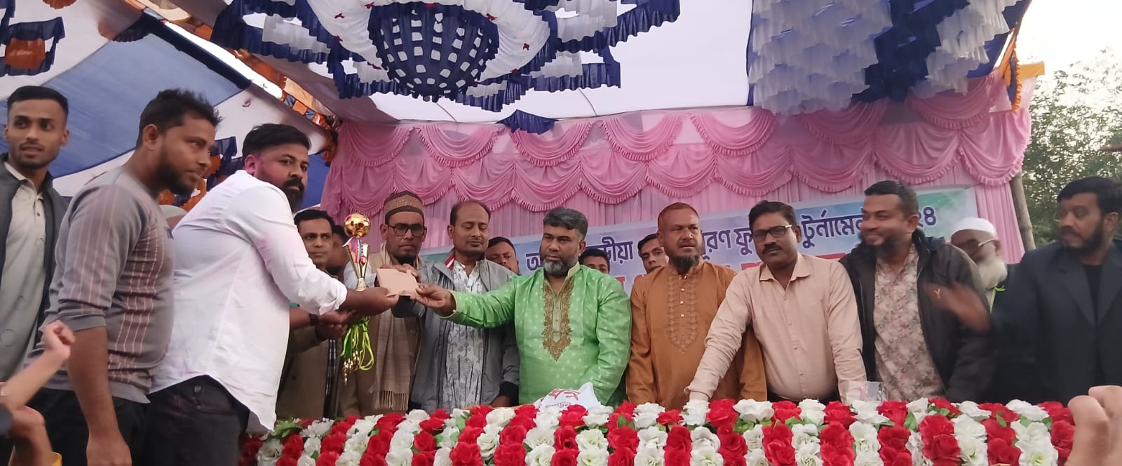 চুয়াডাঙ্গায় স্বপ্নপূরণ ফুটবল টুর্নামেন্টের পুরস্কার বিতরণ অনুষ্ঠানে জেলা বিএনপির সম্পাদক শরীফ