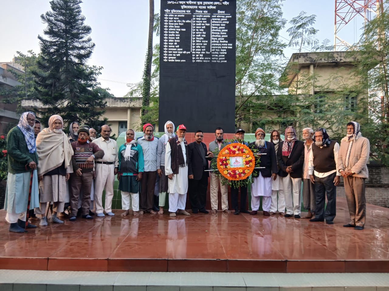 চুয়াডাঙ্গা হানাদারমুক্ত দিবসে শহিদ বেদিতে পুষ্পার্ঘ অর্পণ ও আলোচনা সভা
