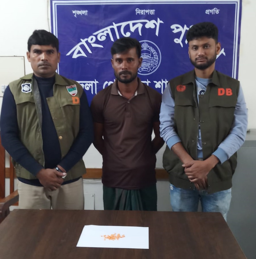 জীবননগরে ডিবির অভিযানে ৬০ পিস ইয়াবাসহ যুবক আটক