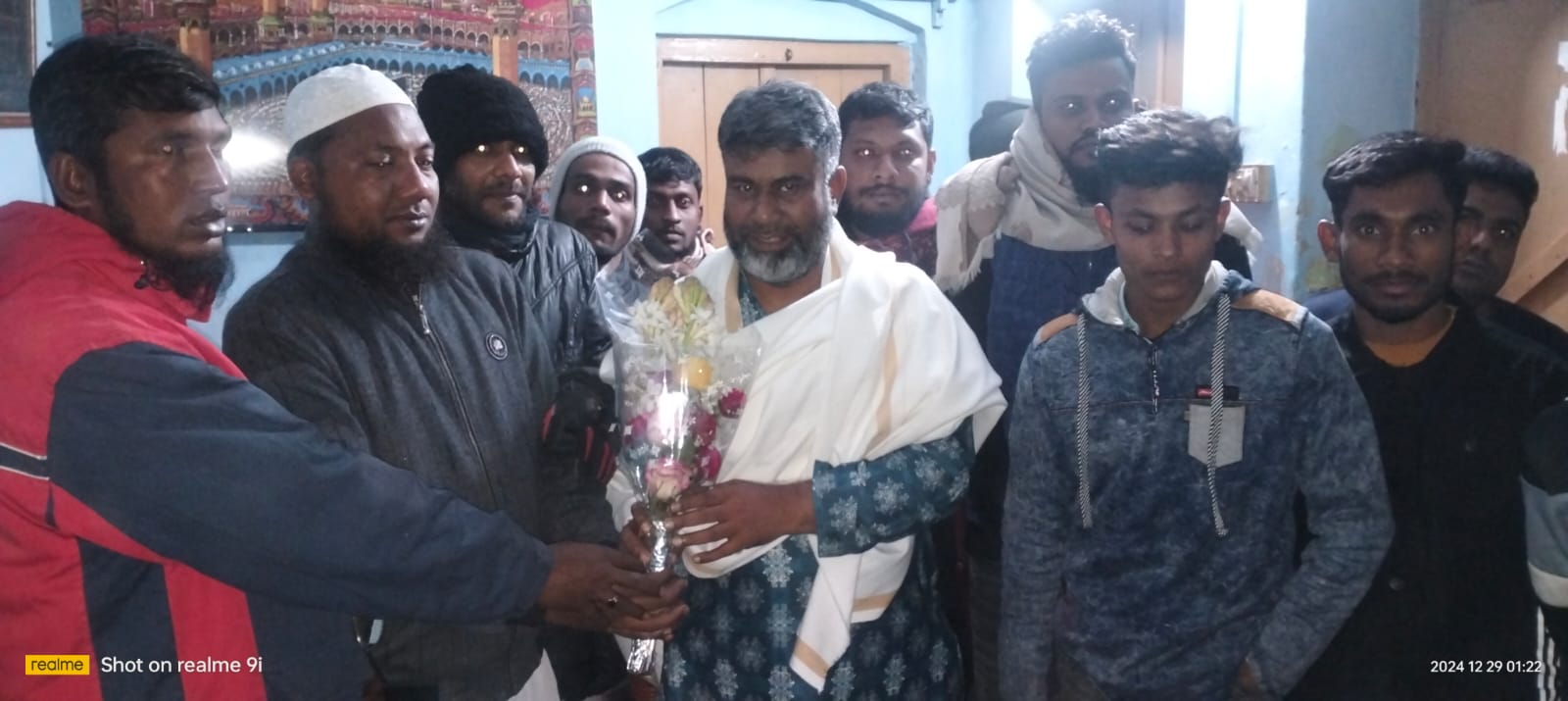 চুয়াডাঙ্গা জেলা বিএনপির সম্পাদক শরীফকে ফুলেল শুভেচ্ছা জানিয়ে জেলা ছাত্রদলের প্রচার সম্পাদক বায়োজিদের একাত্মতা