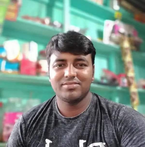 চুয়ায়াঙ্গা পৌরসভার সৌর ল্যাম্পপোস্ট তুলে বাড়িতে নিয়ে গেলেন স্বেচ্ছাসেবক লীগ নেতা জুয়েল