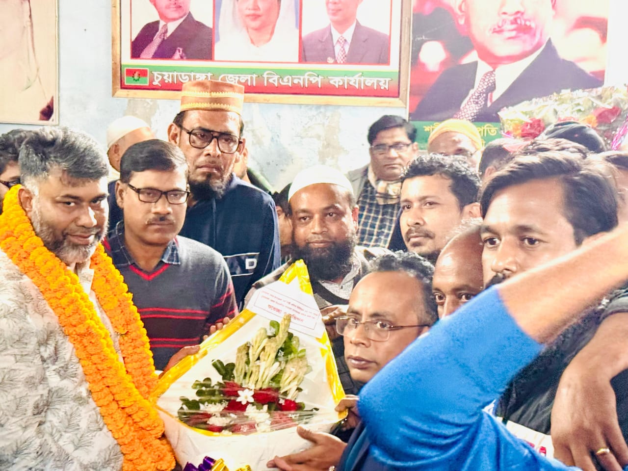 চুয়াডাঙ্গায় নেতা-কর্মীদের অব্যাহত শুভেচ্ছায় সিক্ত শরীফুজ্জামান