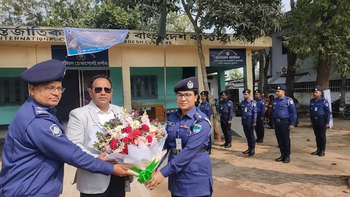 দর্শনা ইমিগ্রেশন পরিদর্শন করলেন অতিরিক্ত ডিআইজি আশিকুল হক