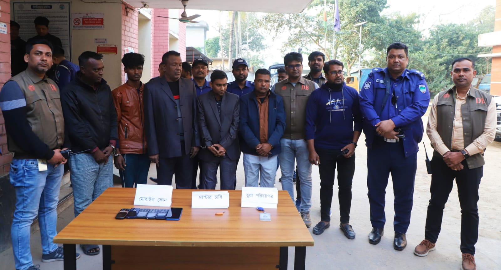 আন্তঃজেলা ইজিবাইক চোরচক্রের ৫ সদস্য গ্রেপ্তার