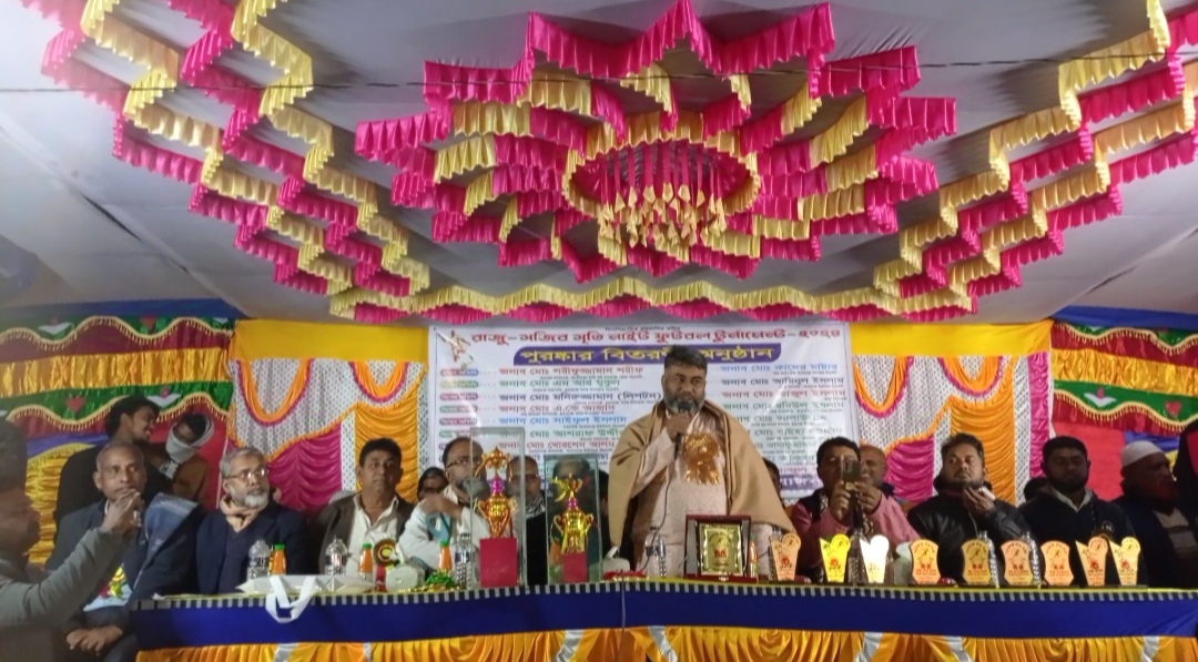 সরোজগঞ্জে রাজু-সজিব স্মৃতি নাইট ফুটবল টুর্নামেন্টের ফাইনাল ও পুরস্কার বিতরণ