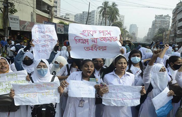 আজ থেকে চুয়াডাঙ্গায় শিক্ষার্থীদের হাফ ভাড়া কার্যকর
