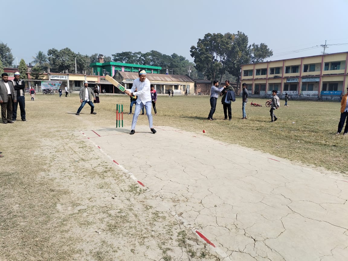 সমাজসেবা অফিসারকে বোল্ড আউট করলেন ইউএনও