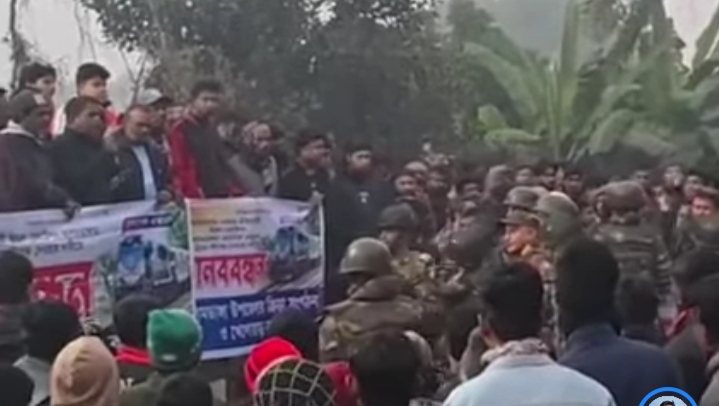 যাত্রাবিরতির দাবিতে আন্দোলনের সুফল পেল আলমডাঙ্গাবাসী