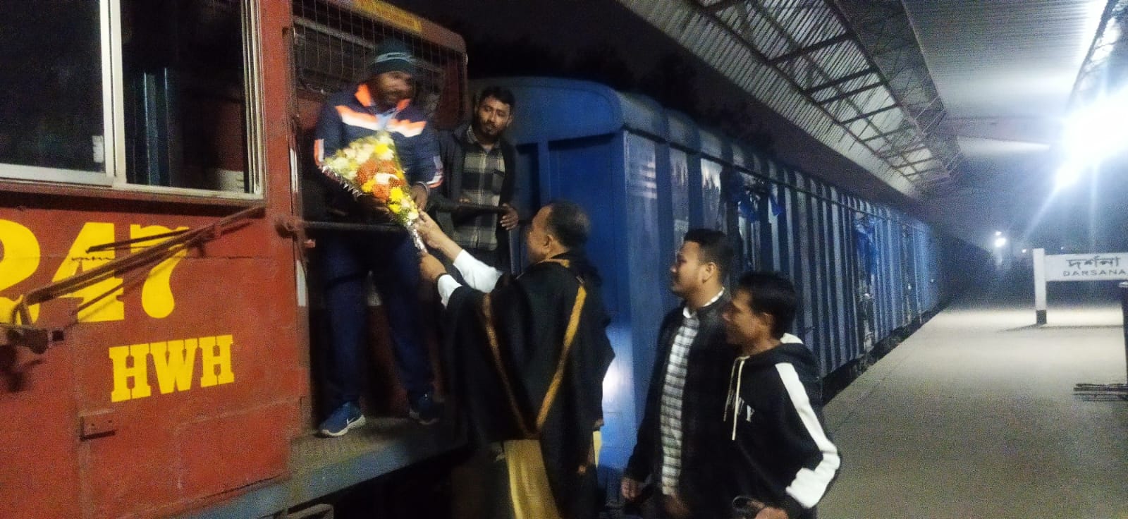 দীর্ঘদিন পর দর্শনা বন্দর দিয়ে ভারত থেকে এলো চাল আমদানির প্রথম চালান