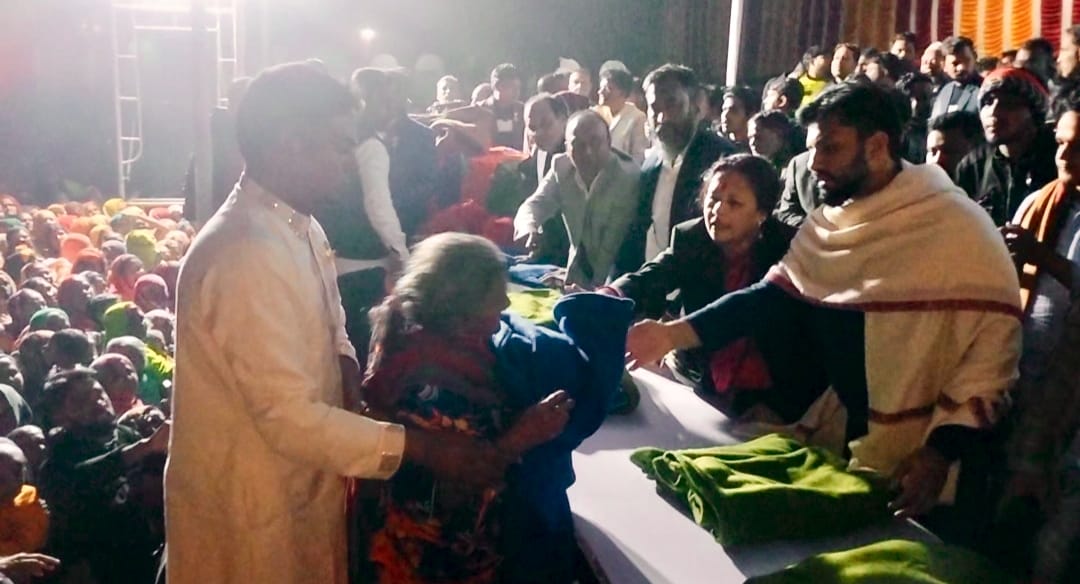 চুয়াডাঙ্গা ও মেহেরপুরে আলোচনা ও কম্বল বিতরণকালে বিএনপির কেন্দ্রীয় নেতা ইশরাক