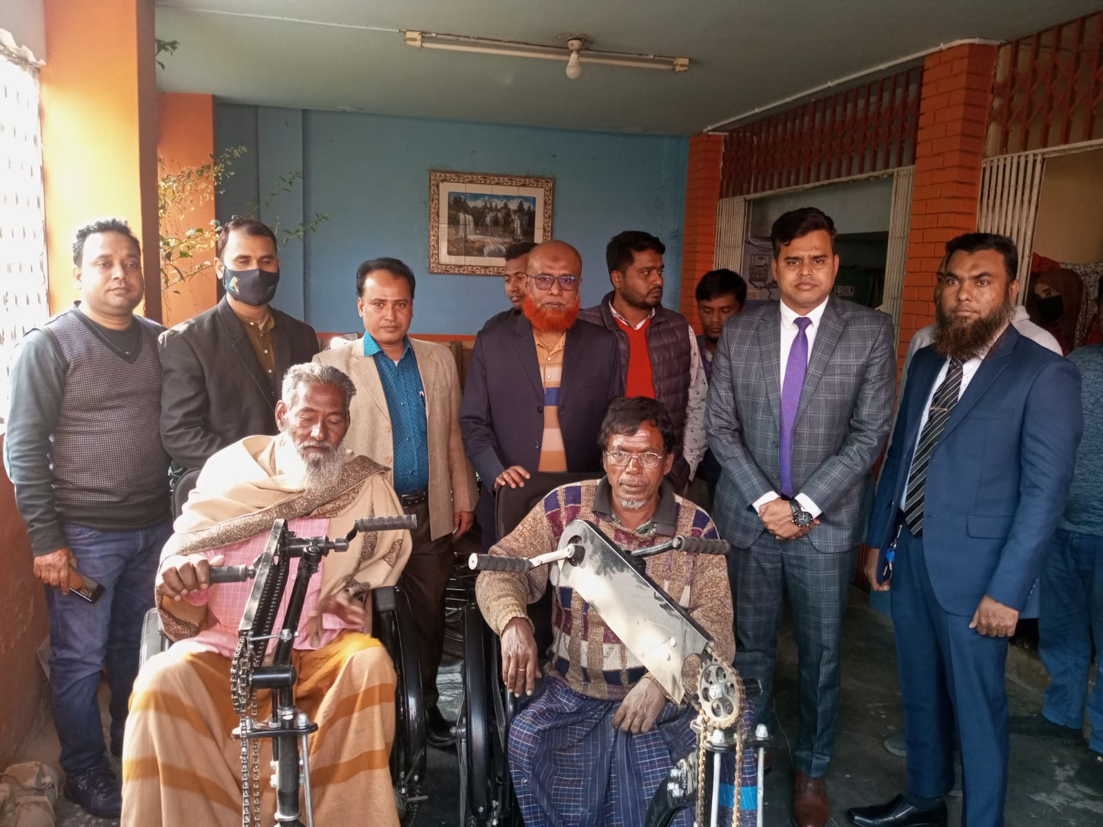 মেহেরপুরে প্রতিবন্ধীদের মাঝে হুইলচেয়ার, ট্রাই সাইকেল বিতরণ