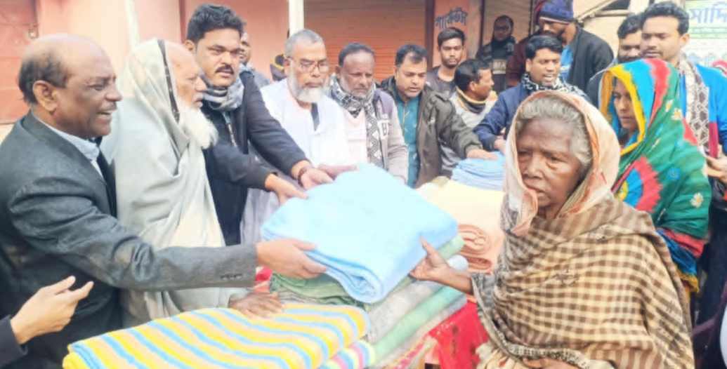 মেহেরপুরে যুবদল নেতা সাহিদুলের উদ্যোগে কম্বল বিতরণ