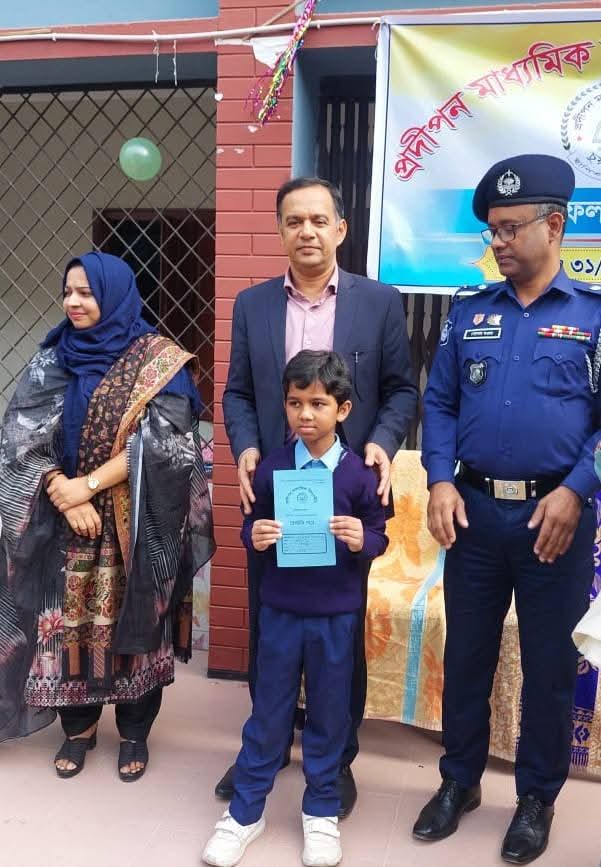 তৃতীয় শ্রেণিতে রাকিবুলের তৃতীয় স্থান অর্জন