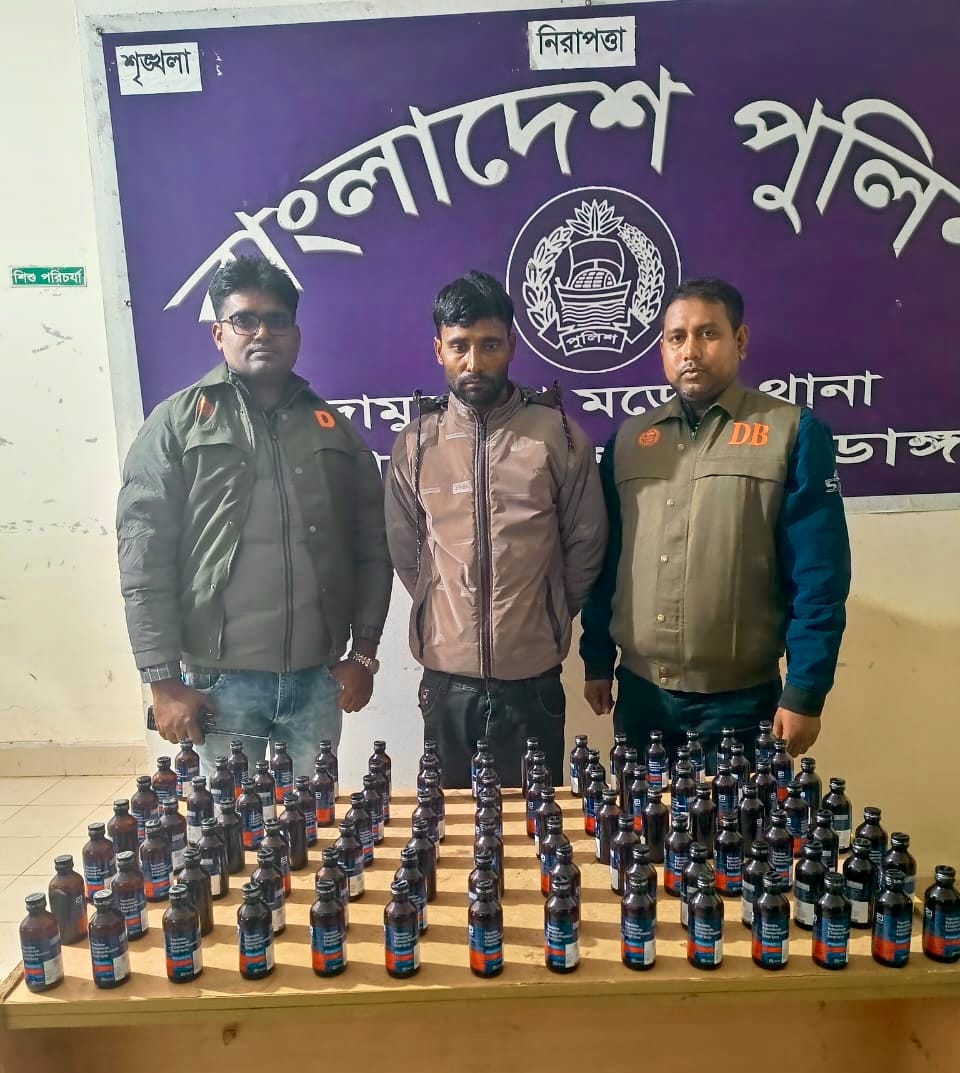 চুয়াডাঙ্গায় ১০০ বোতল ফেনসিডিলসহ যুবক আটক