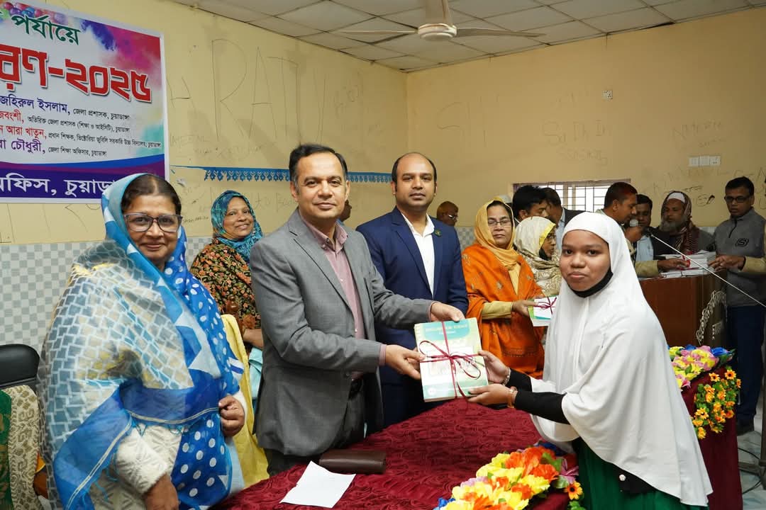 বছরের প্রথম দিনে চুয়াডাঙ্গা, মেহেরপুর ও ঝিনাইদহে বই বিতরণের উদ্বোধন