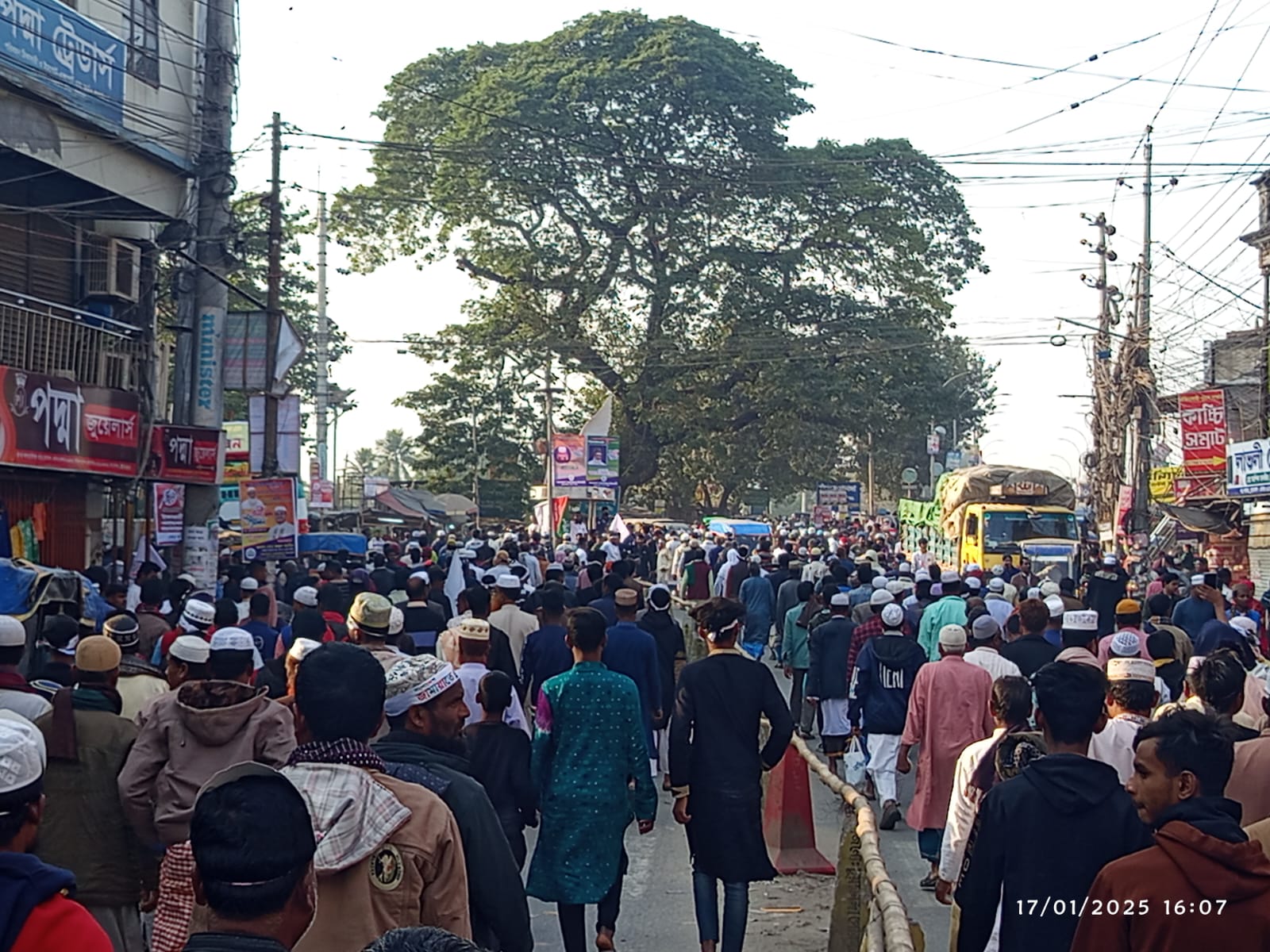 সম্মেলন শেষে দেড় ঘণ্টার পদচারণায় স্বাভাবিক চুয়াডাঙ্গা