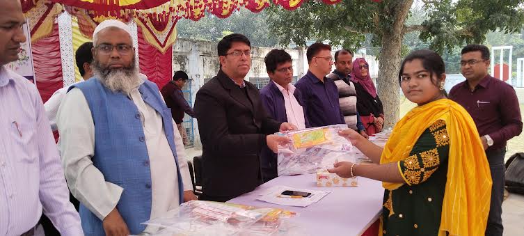 দর্শনা কেরু উচ্চবিদ্যালয়ের ছাত্র-ছাত্রীদের বিদায় সংবর্ধনা অনুষ্ঠিত