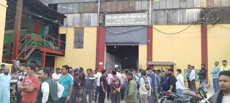 শ্রমিকদের বিক্ষোভ, অনির্দিষ্টকালের জন্য মিল বন্ধ ঘোষণা