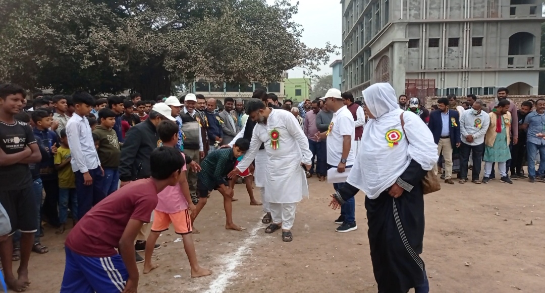 সরোজগঞ্জ উচ্চবিদ্যালয়ে বার্ষিক ক্রীড়া সাংস্কৃতিক প্রতিযোগিতা ও পুরস্কার বিতরণ