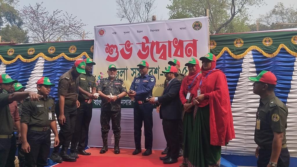 চুয়াডাঙ্গায় আনসার ও গ্রাম প্রতিরক্ষা বাহিনীর সমাবেশে খুলনা রেঞ্জের উপ-মহাপরিচালক নূরুল হাসান