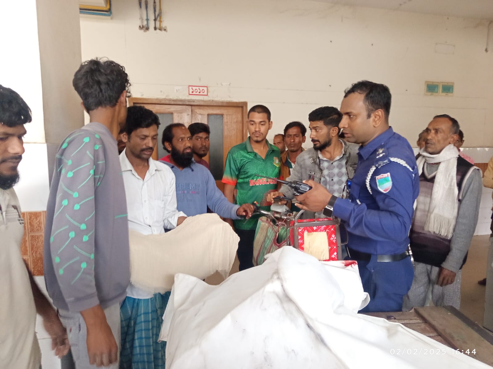 চুয়াডাঙ্গায় বিদ্যুৎস্পৃষ্ট হয়ে ভ্যানচালকের মৃত্যু